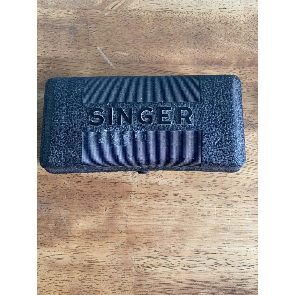 VTG Singer Sewing Buttonholer 160506 Hard Black Case 1951 5 Templates US Complet